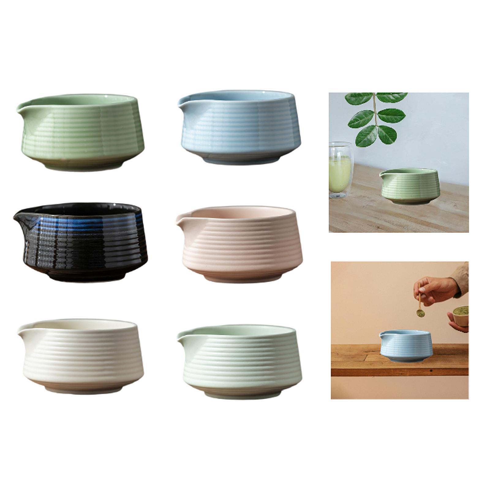 Japanese Tea - 抹茶茶碗。日本の伝統的な茶道に欠かせない、注ぎ口付きの陶器製茶碗。