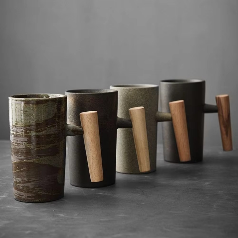 日本のデザインにインスパイアされた陶器製のコーヒーマグ。木製 - Japanese Pottery のレビューと価格